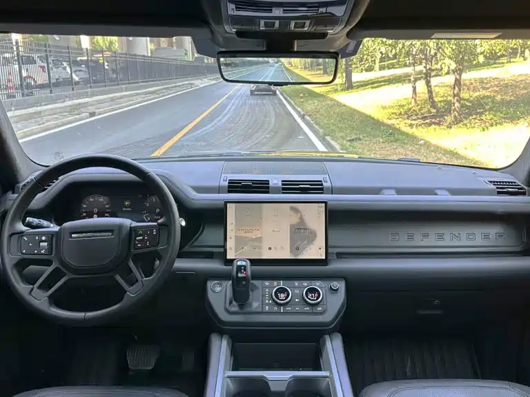 Land Rover Defender — миниатюра 9