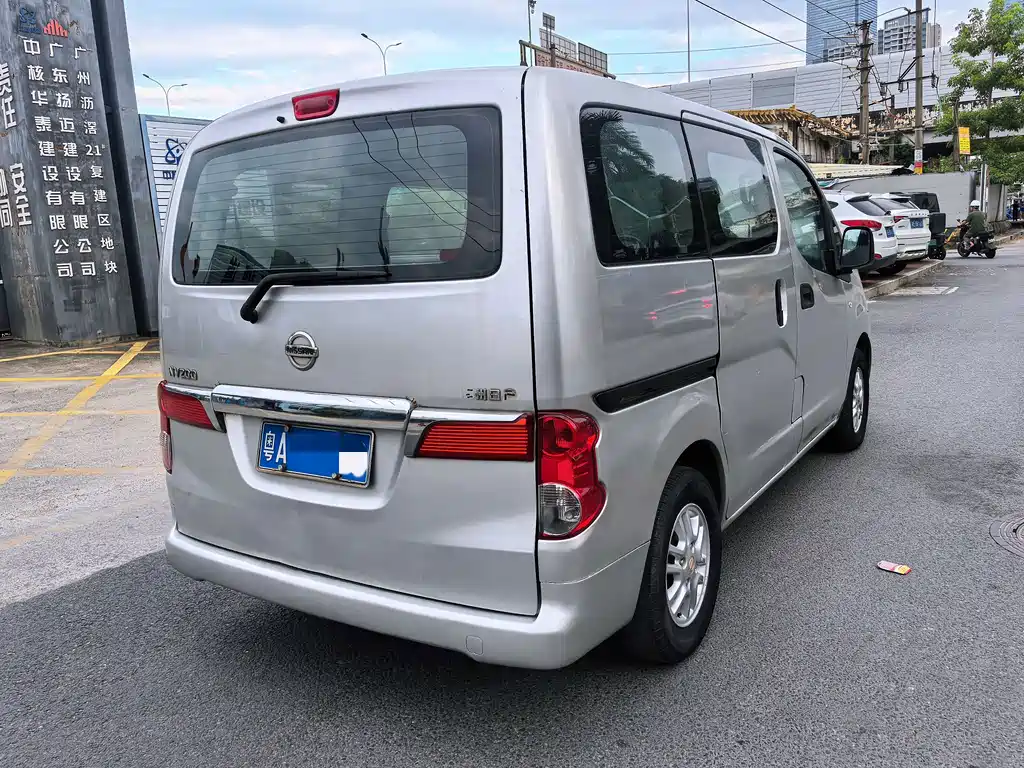 Nissan NV200 — миниатюра 7