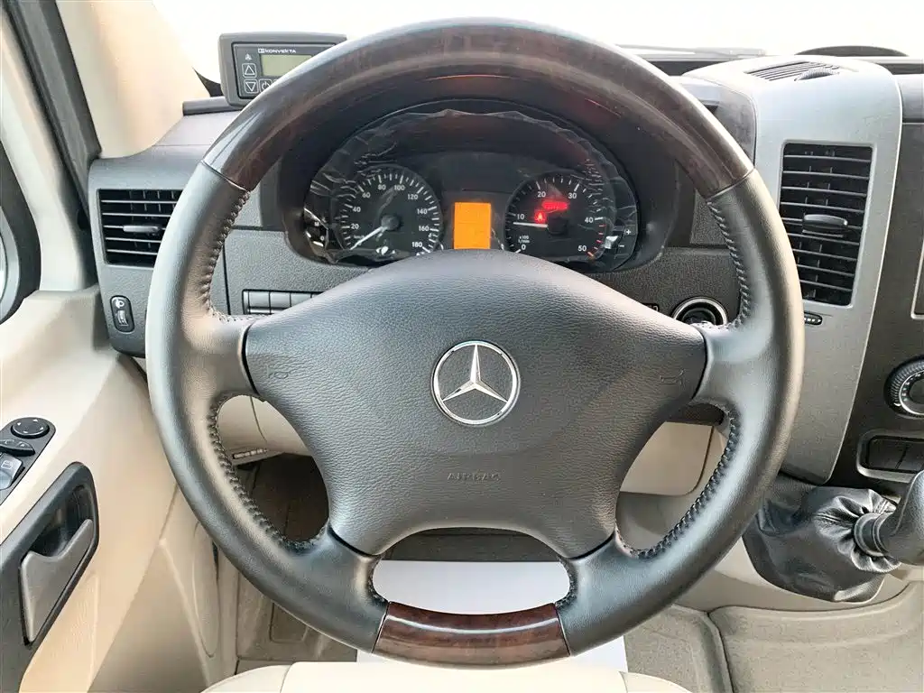 Mercedes-Benz Sprinter - фото 12