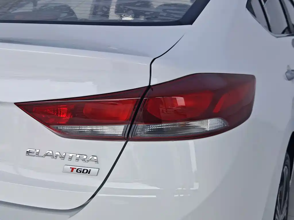 Hyundai Elantra — миниатюра 13