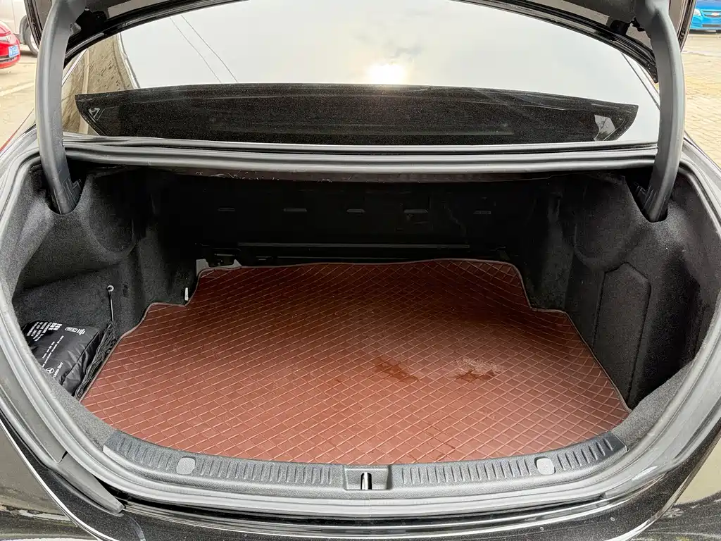 Mercedes-Benz E-Class — миниатюра 16