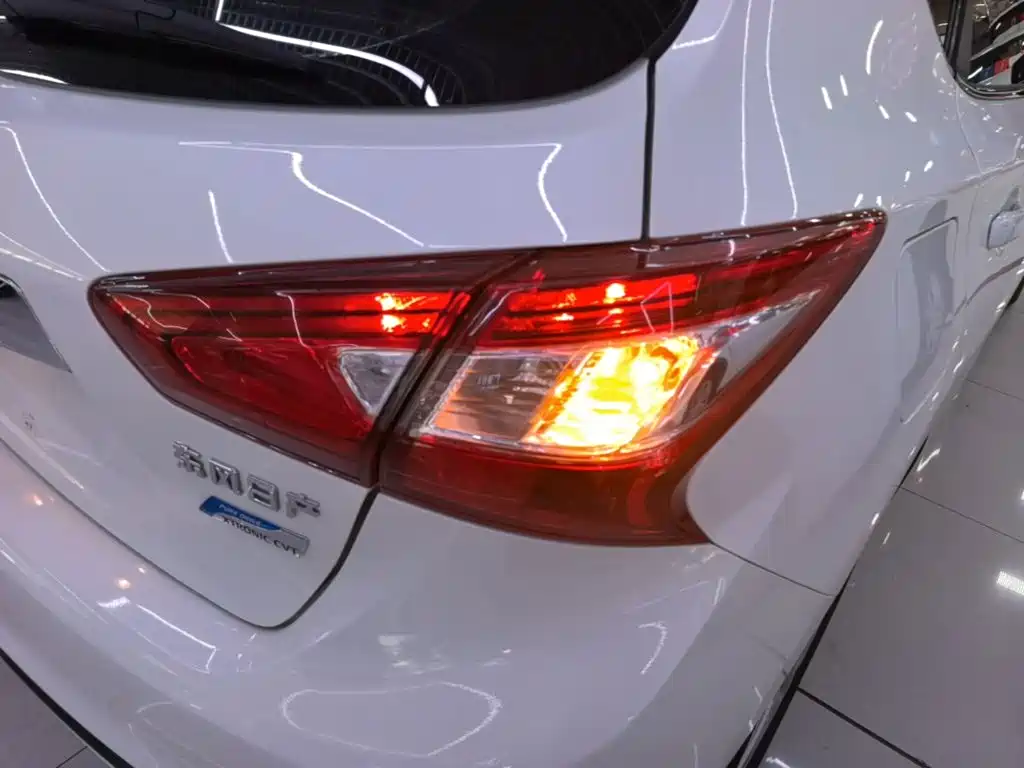 Nissan Tiida — миниатюра 8