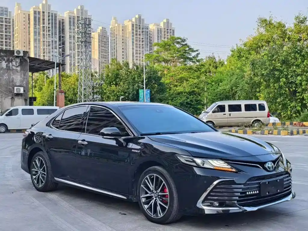 Toyota Camry — миниатюра 3