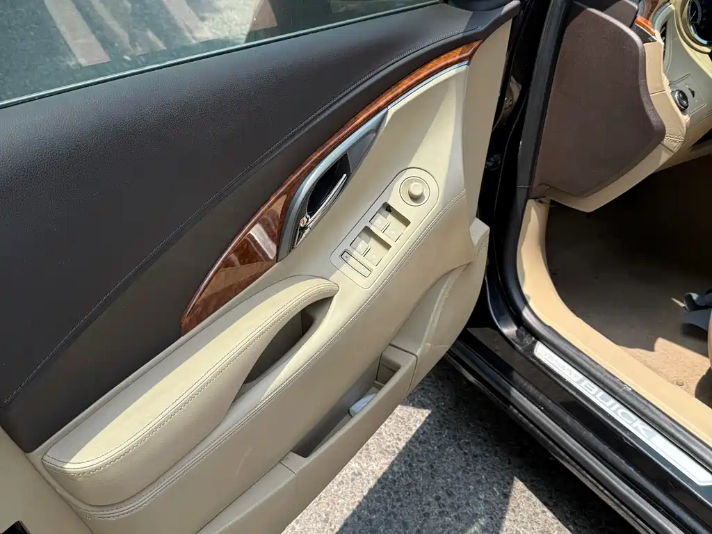 Buick LaCrosse 2012 2.4L SIDI Luxury