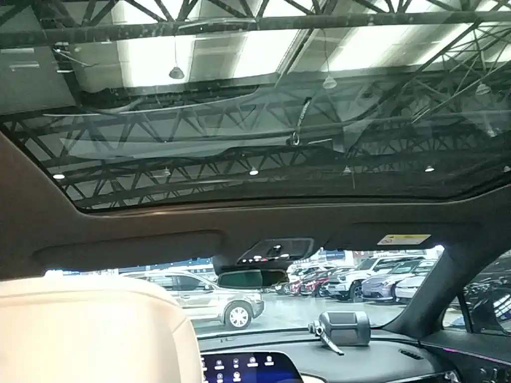 Cadillac Lyriq — миниатюра 18