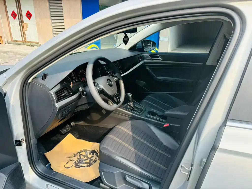 Volkswagen Lavida — миниатюра 4