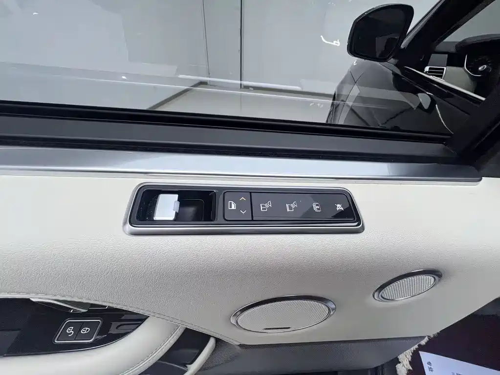 Land Rover Range Rover — миниатюра 15