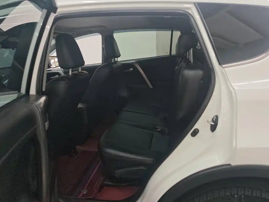 Toyota RAV4 — миниатюра 11
