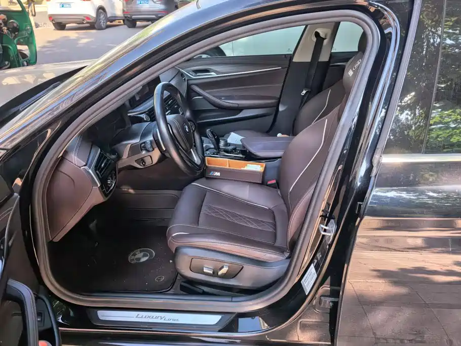 BMW 5 Series — миниатюра 9
