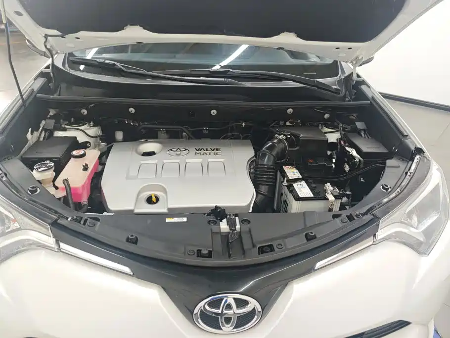 Toyota RAV4 — миниатюра 10