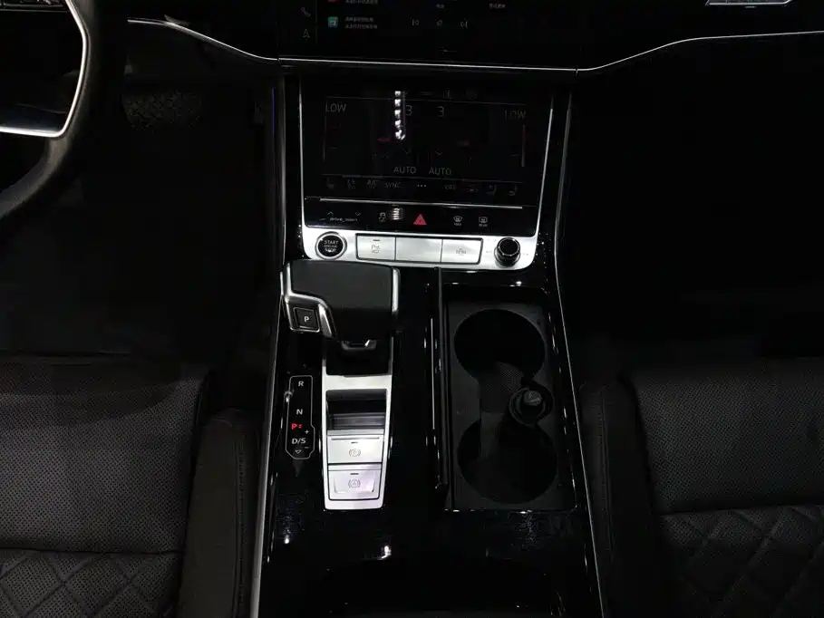 Audi A8 — миниатюра 12