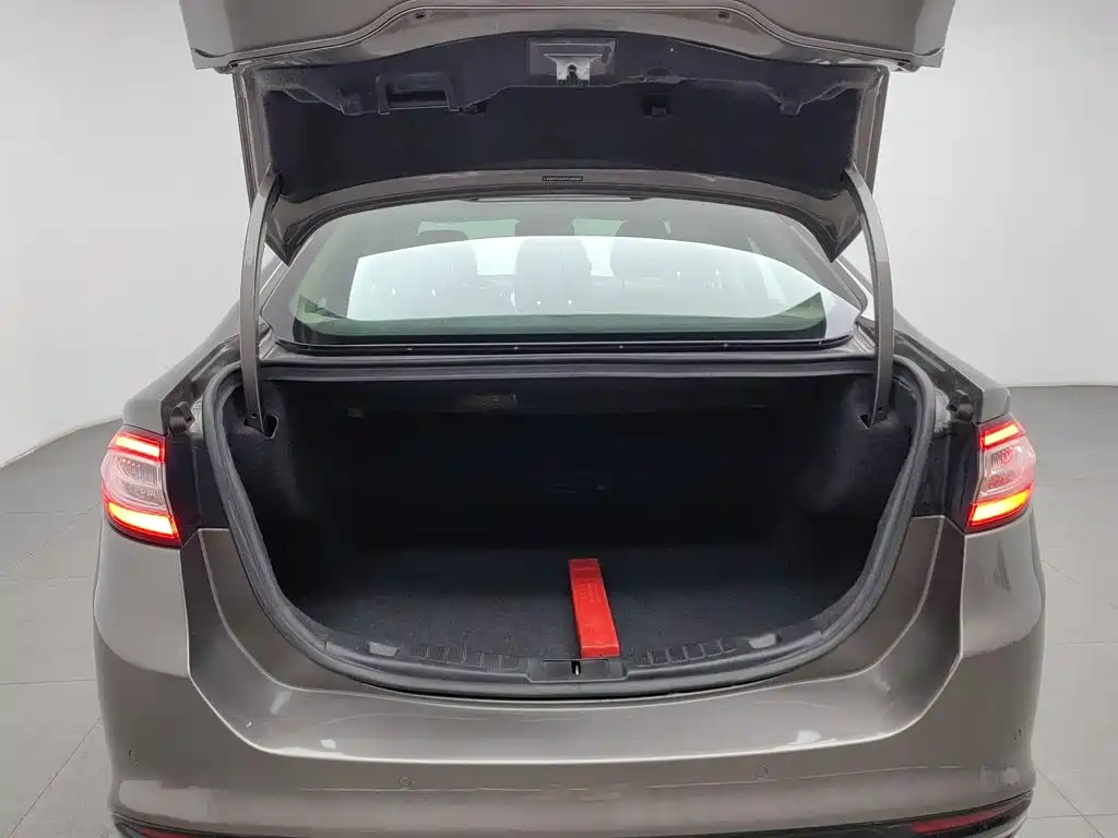 Ford Mondeo — миниатюра 16
