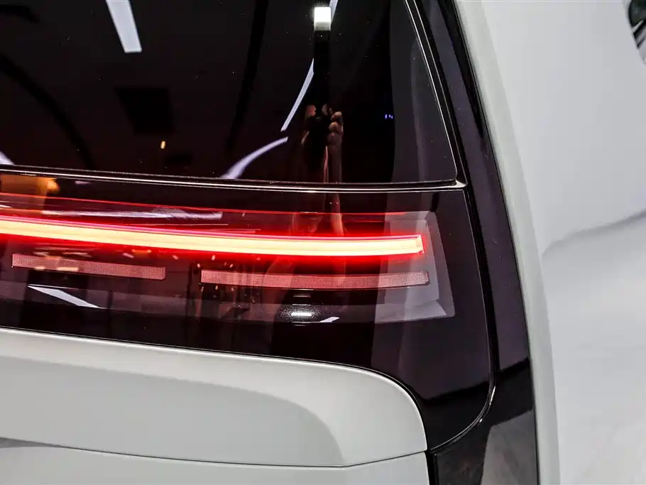 Li Auto MEGA 2025 Ultra