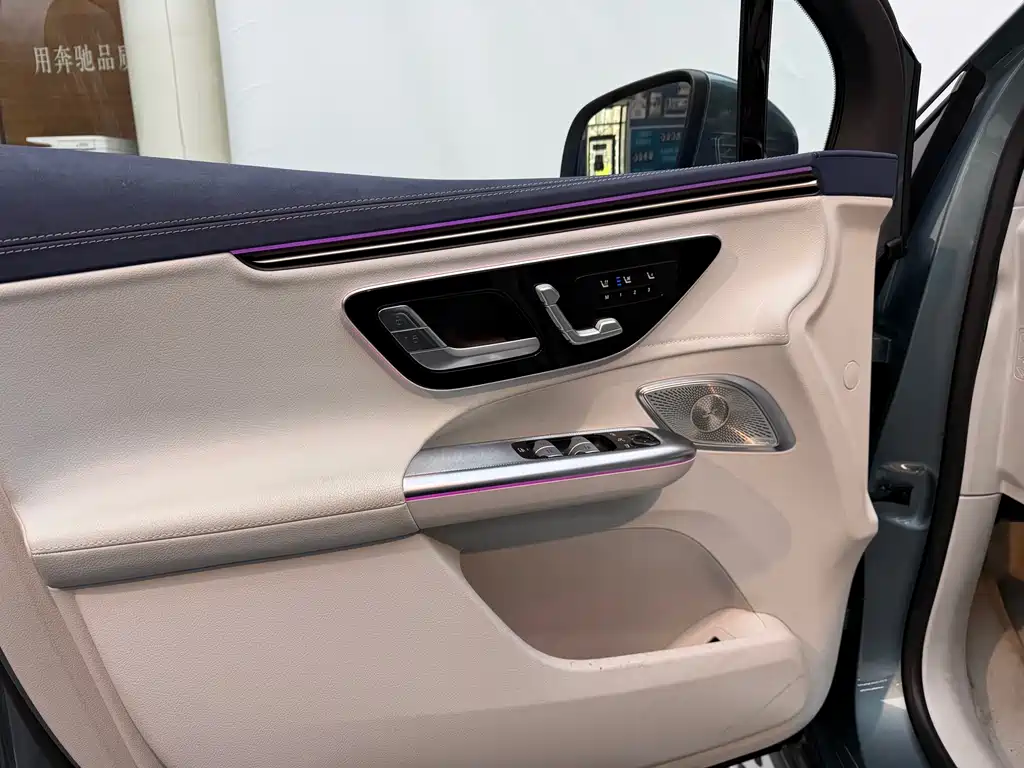 Mercedes-Benz EQE SUV — миниатюра 15