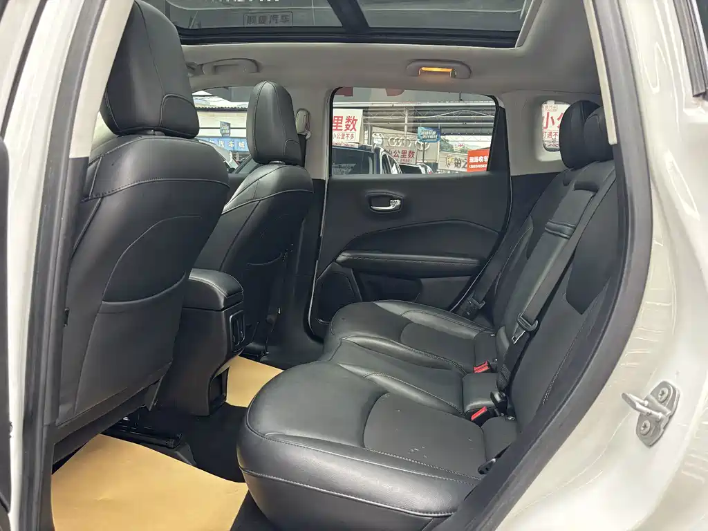 Jeep Compass — миниатюра 6