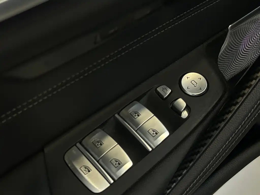 BMW 5 Series (Import) — миниатюра 8