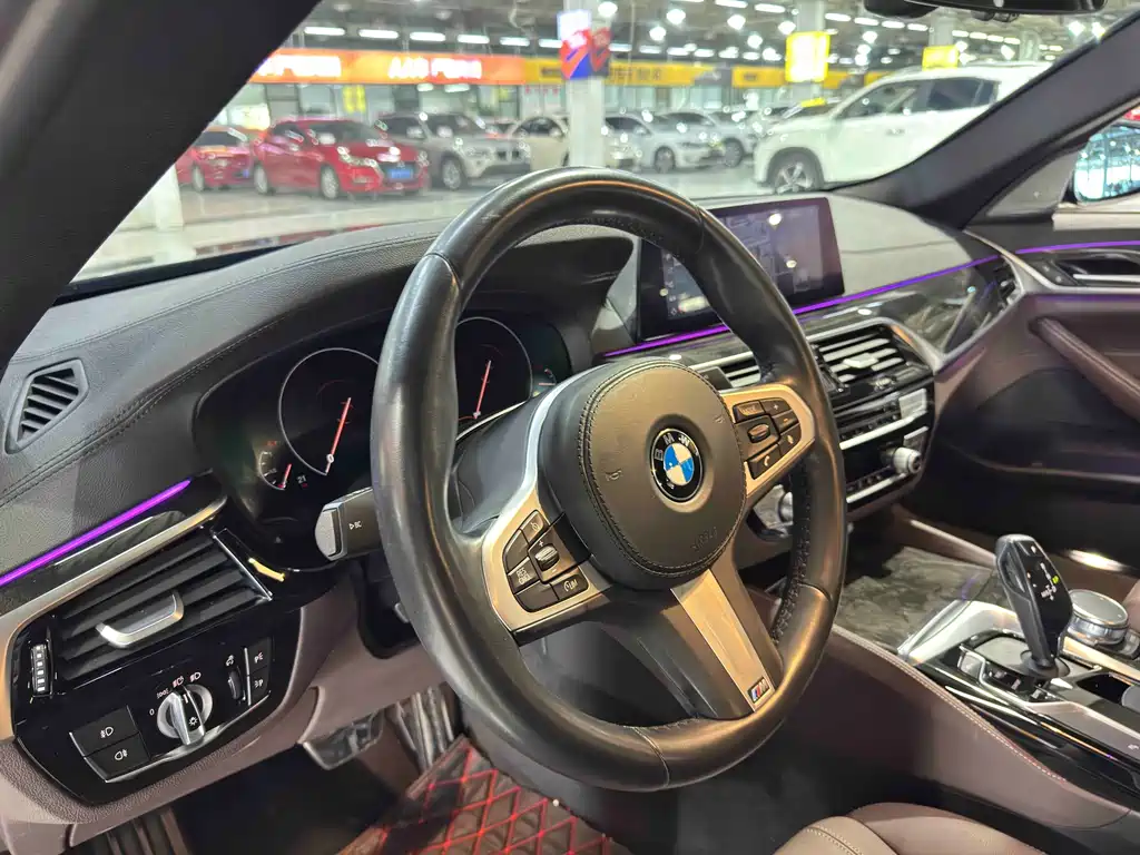 BMW 5 Series — миниатюра 12