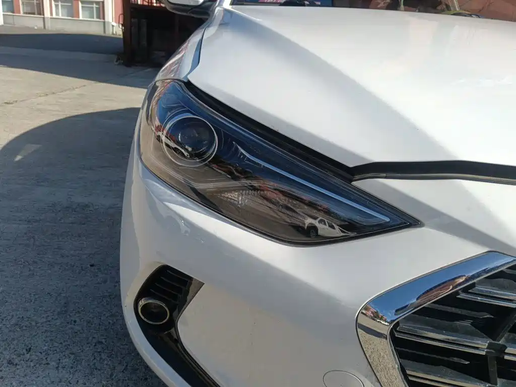 Hyundai Elantra — миниатюра 7