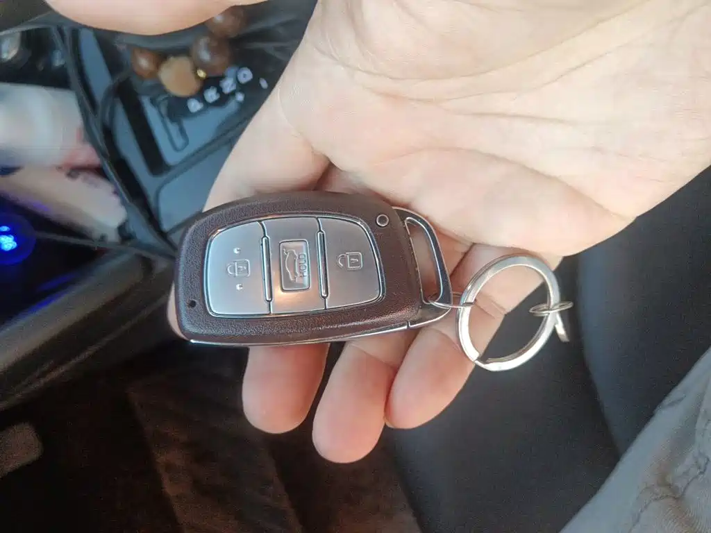 Hyundai Elantra — миниатюра 9