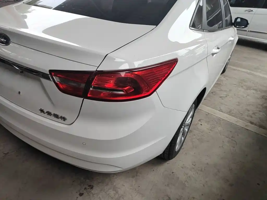 Ford Escort — миниатюра 8