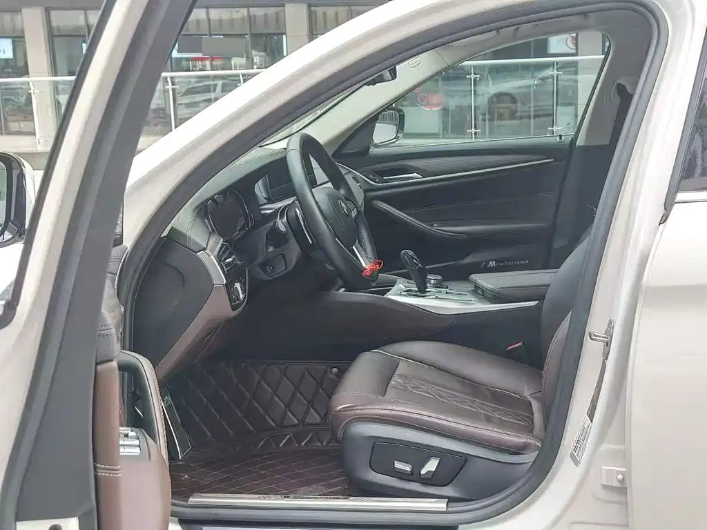 BMW 5 Series — миниатюра 4