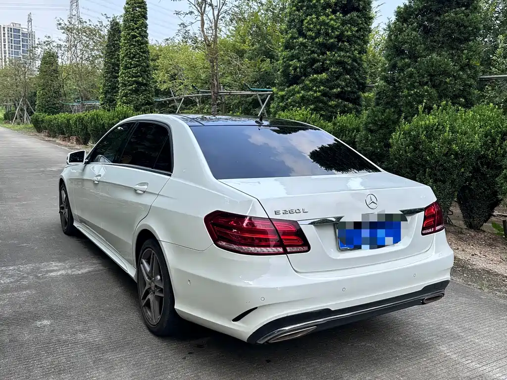 Mercedes-Benz E-Class — миниатюра 7