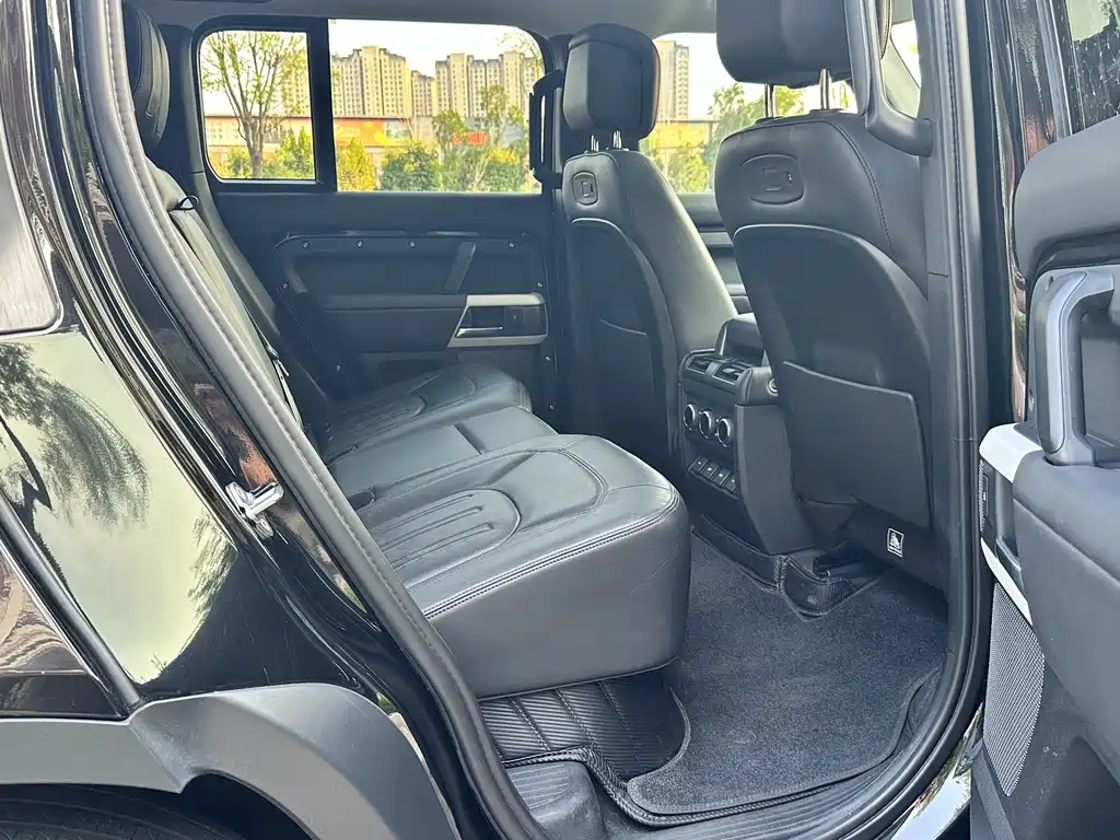 Land Rover Defender — миниатюра 9