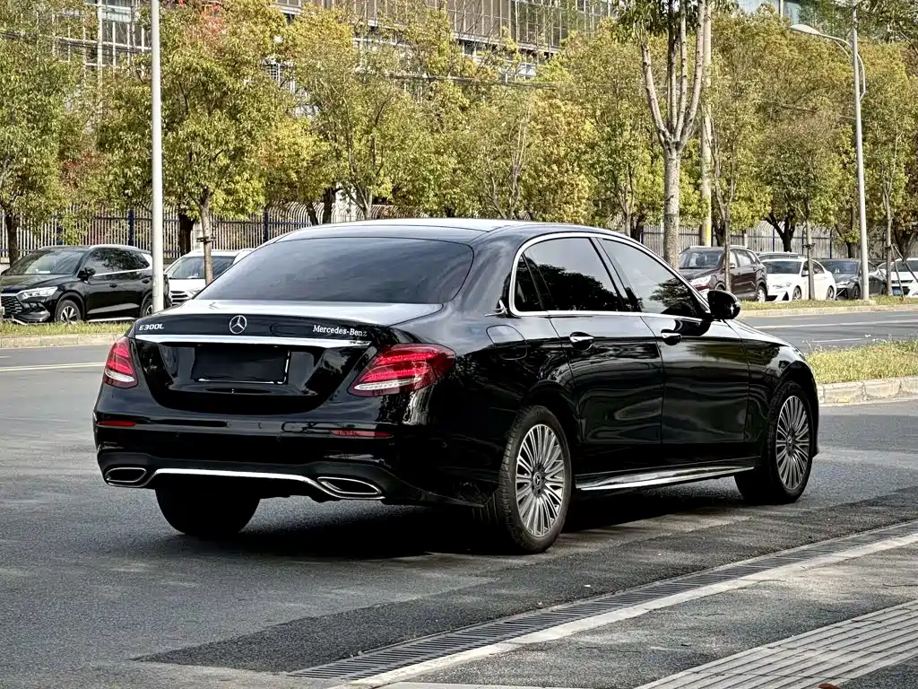 Mercedes-Benz E-Class — миниатюра 4