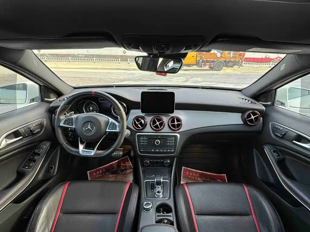 Mercedes-Benz GLA AMG — миниатюра 11