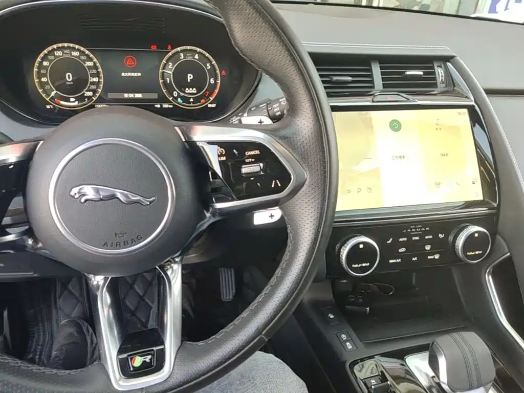 Jaguar E-PACE — миниатюра 10
