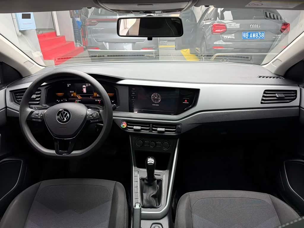 Volkswagen Polo 1.5 л 2023 г. Белый, пробег 22000 км
