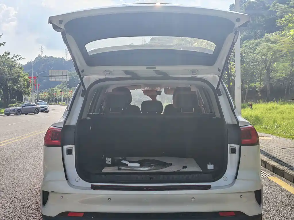 Roewe RX5 eMAX — миниатюра 13
