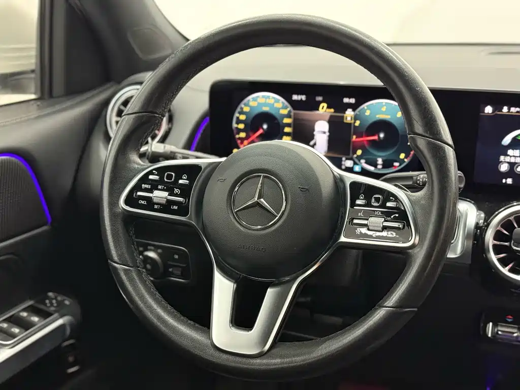 Mercedes-Benz GLB — миниатюра 11