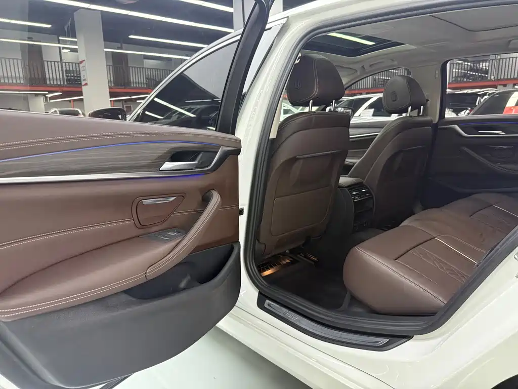BMW 5 Series New Energy — миниатюра 14