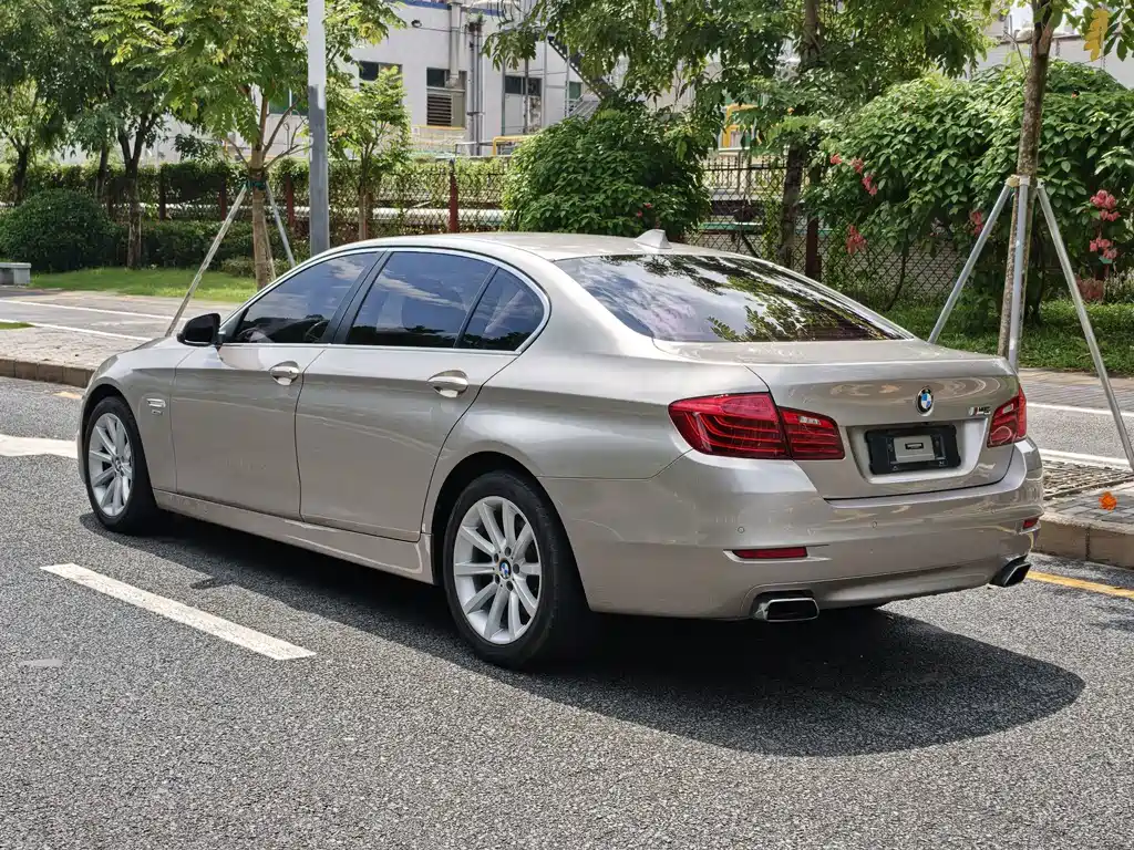 BMW 5 Series — миниатюра 6