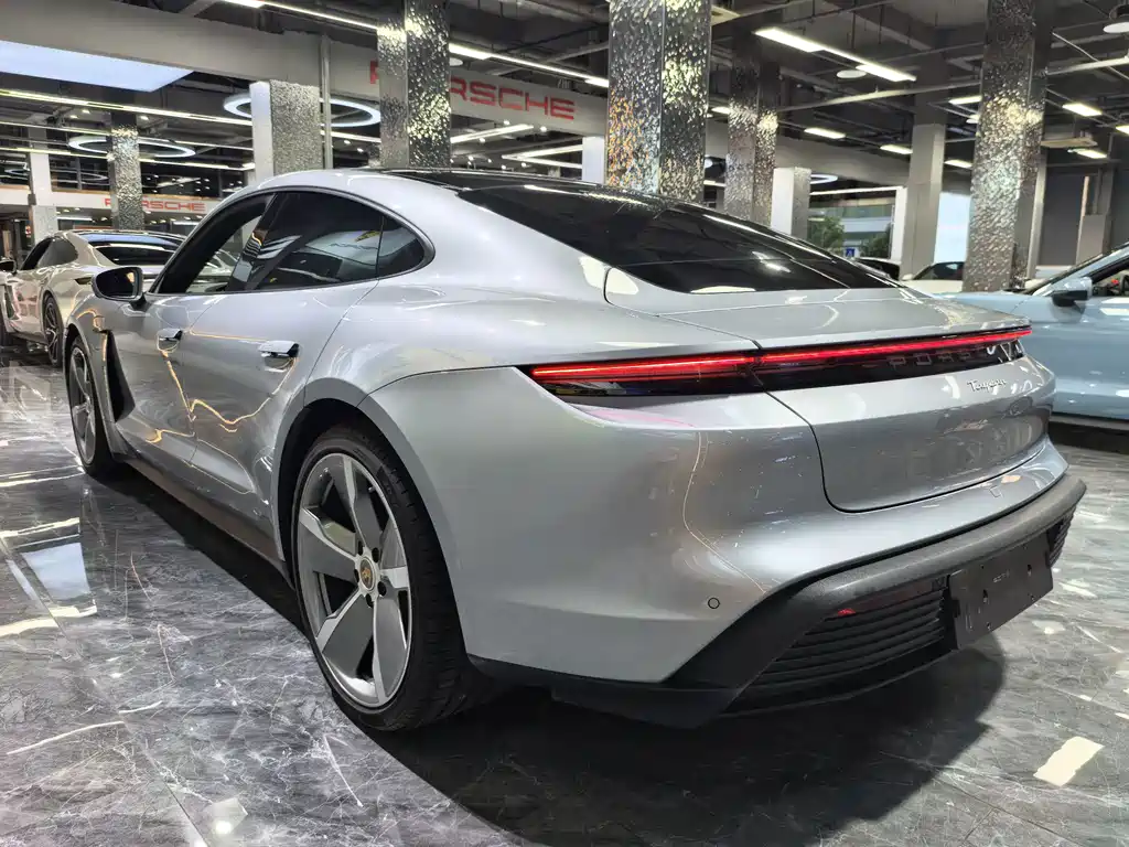 Porsche Taycan — миниатюра 6