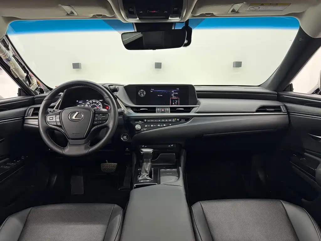 Lexus ES — миниатюра 7