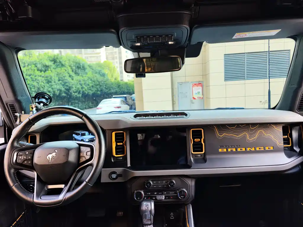 Ford Bronco — миниатюра 18