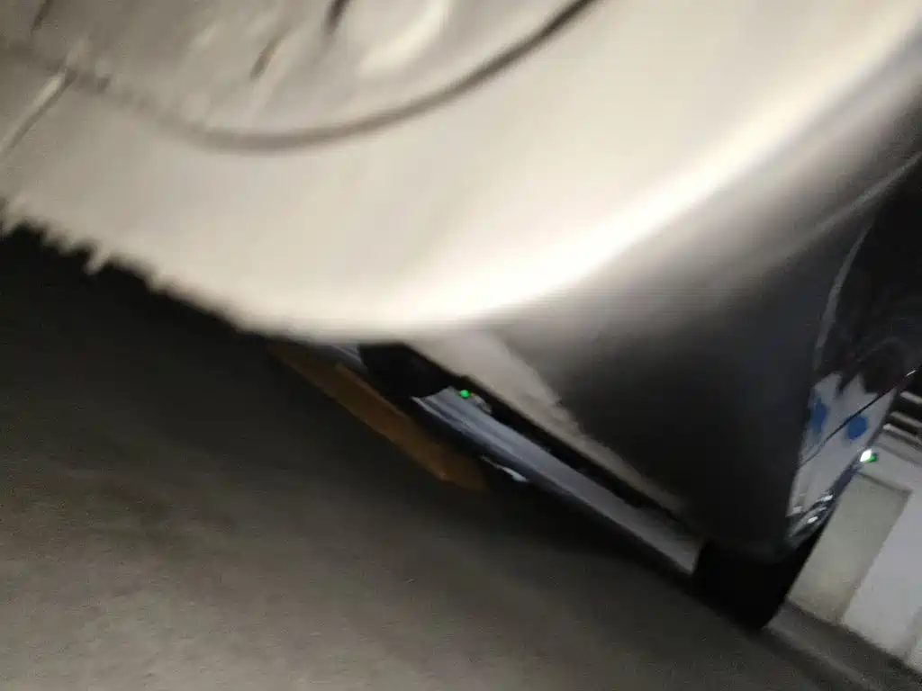 Tesla Model Y — миниатюра 18