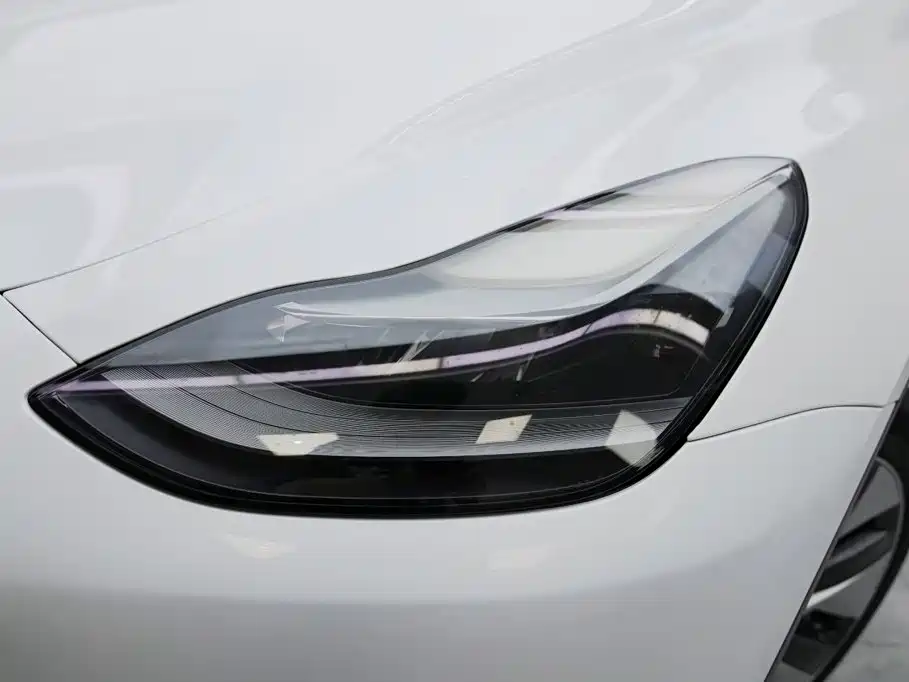 Tesla Model Y — миниатюра 2