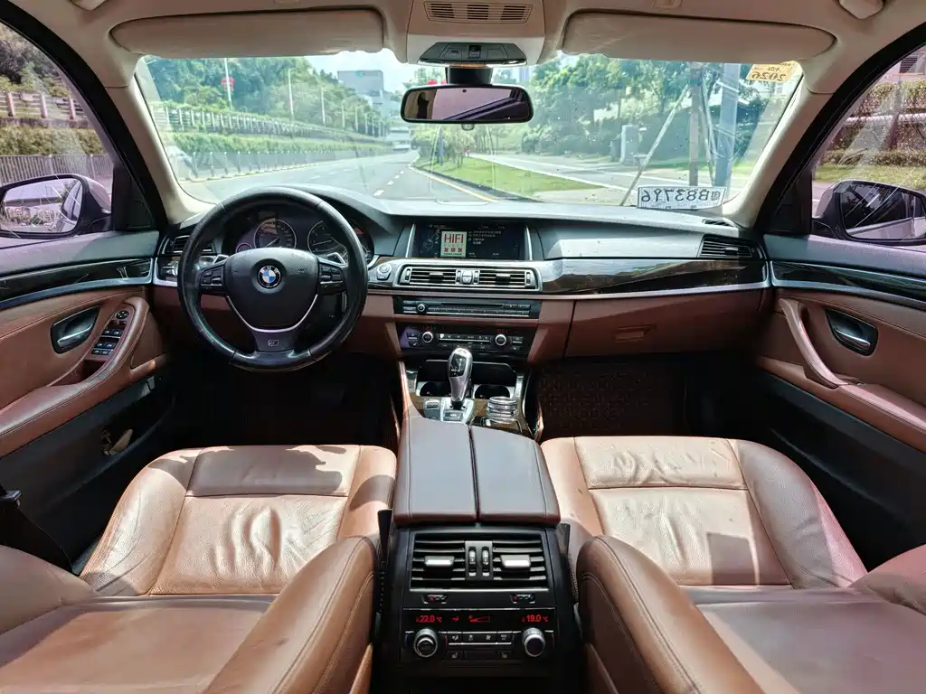 BMW 5 Series — миниатюра 11