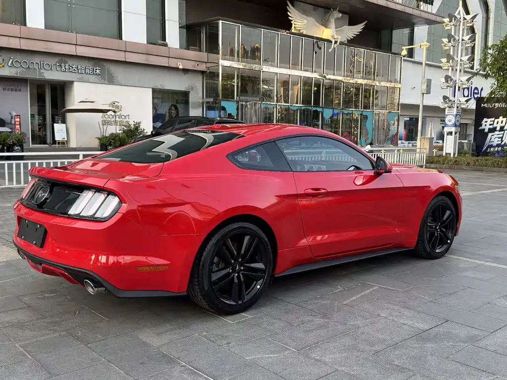 Ford Mustang — миниатюра 8