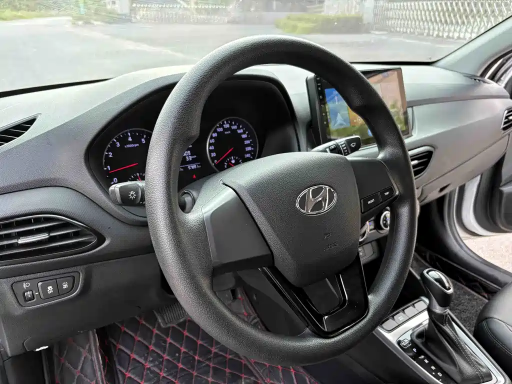 Hyundai Elantra — миниатюра 11