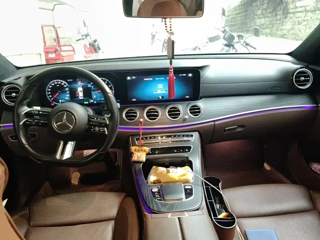 Mercedes-Benz E-Class — миниатюра 13