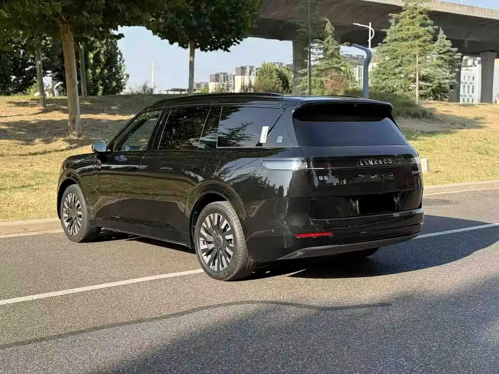 Lynk & Co 900 — миниатюра 6