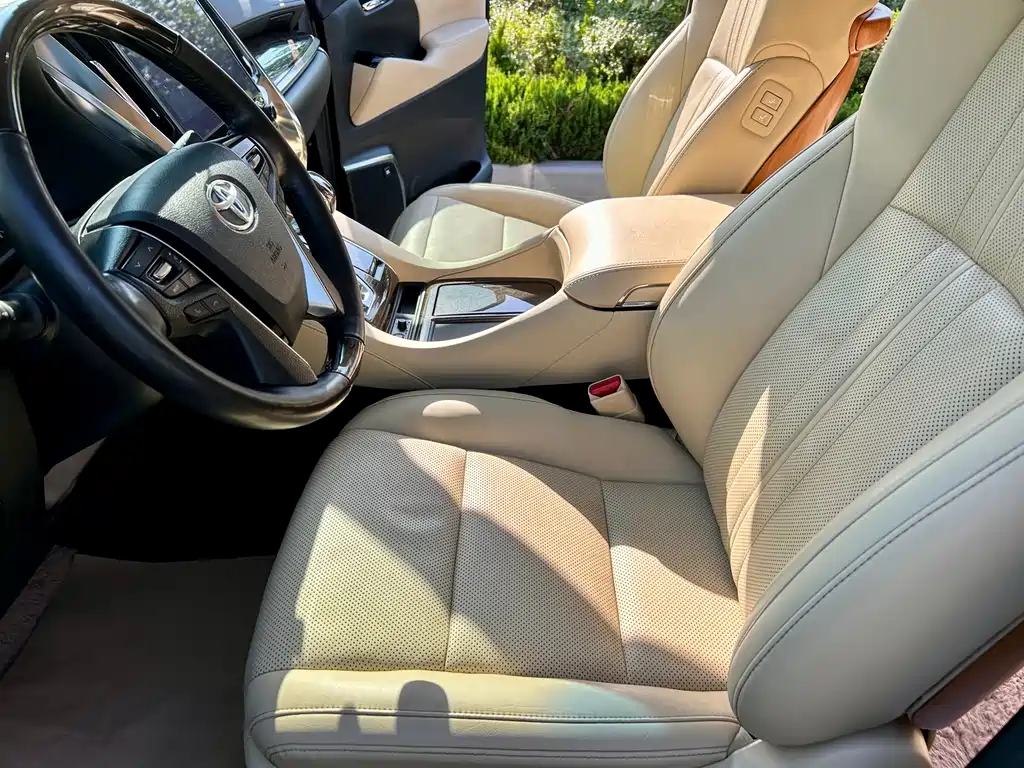 Toyota Vellfire — миниатюра 6