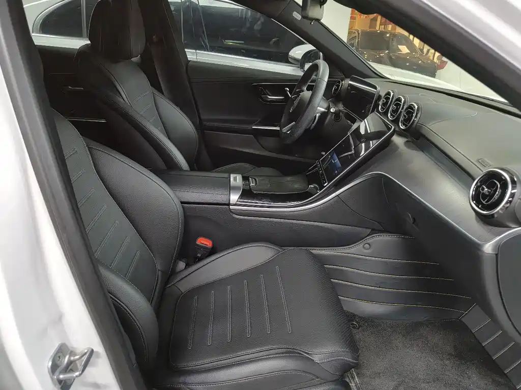 Mercedes-Benz C-Class — миниатюра 13