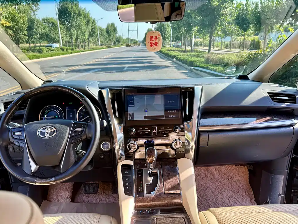 Toyota Vellfire — миниатюра 7