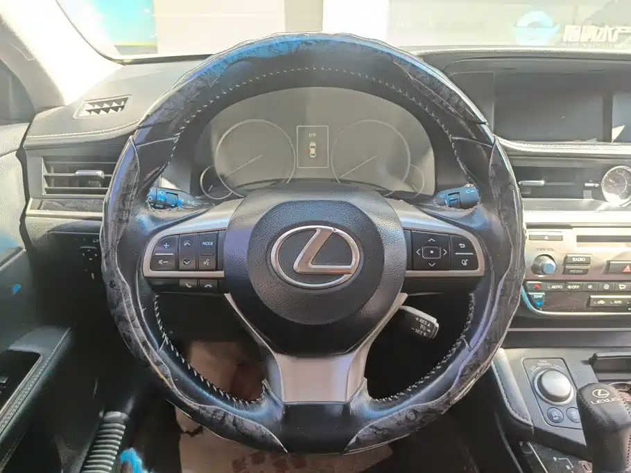 Lexus ES — миниатюра 15