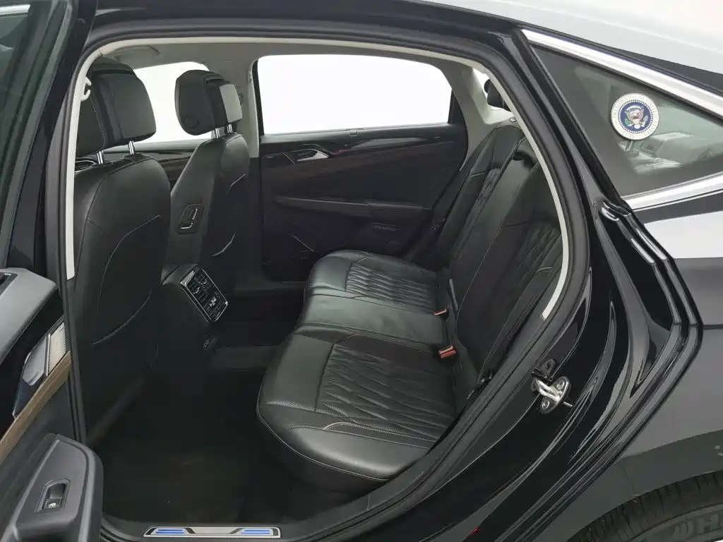 Volkswagen Passat PHEV — миниатюра 15